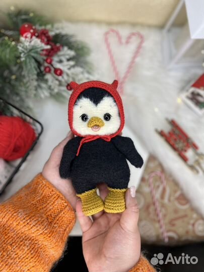 Вязаная игрушка пингвинчик