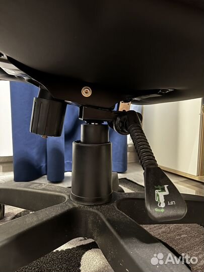 Компьютерное кресло руководителя