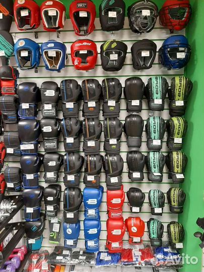 Перчатки, шлема, лапы, капы, бинты, защита, форма