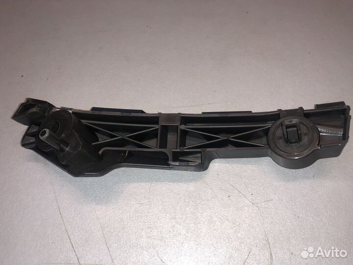 Крепление переднего бампера правое Mazda 6