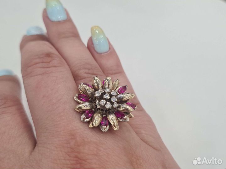 Золотое кольцо с бриллиантоми рубинами