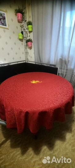 Круглая скатерть с вышивкой