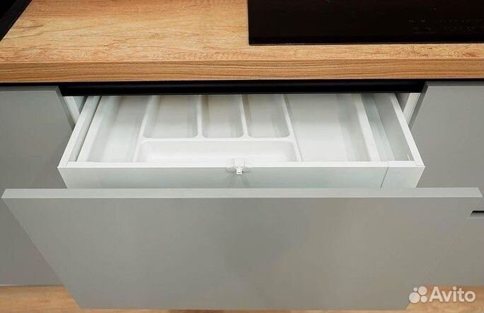 Угловой кухонный гарнитур современный