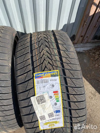 Imperial SnowDragon UHP 255/35 R18 94V