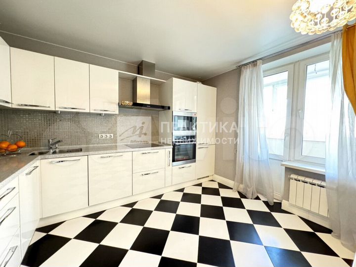 2-к. квартира, 72,6 м², 4/14 эт.