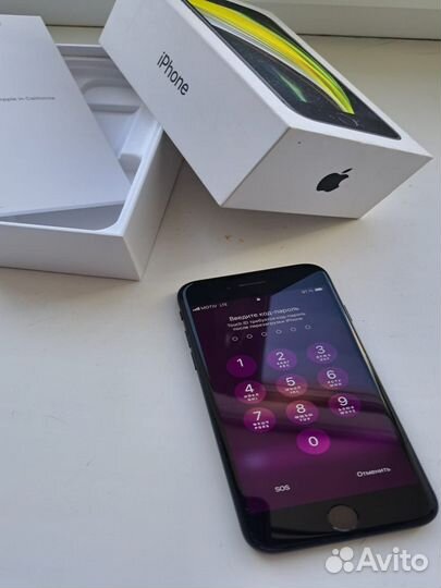 iPhone SE, 128 ГБ