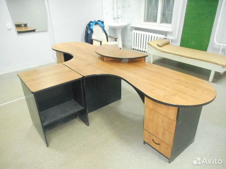 Комплект 2 компьютерных стола и вставка