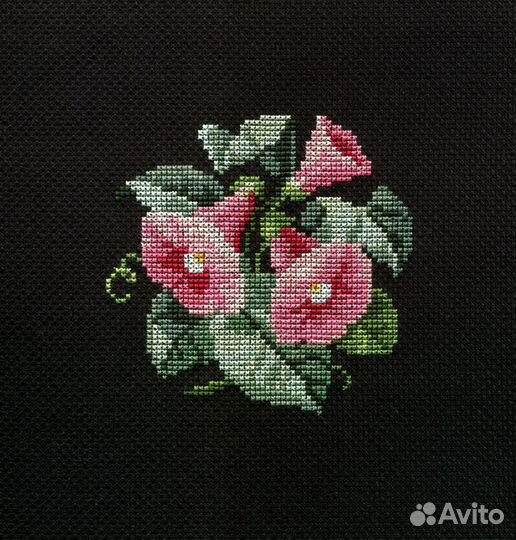 Букетик вьюнков. Небольшая вышивка крестиком