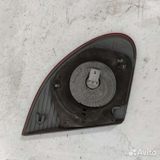 Фонарь Toyota Corolla E120 задний правый (USA)