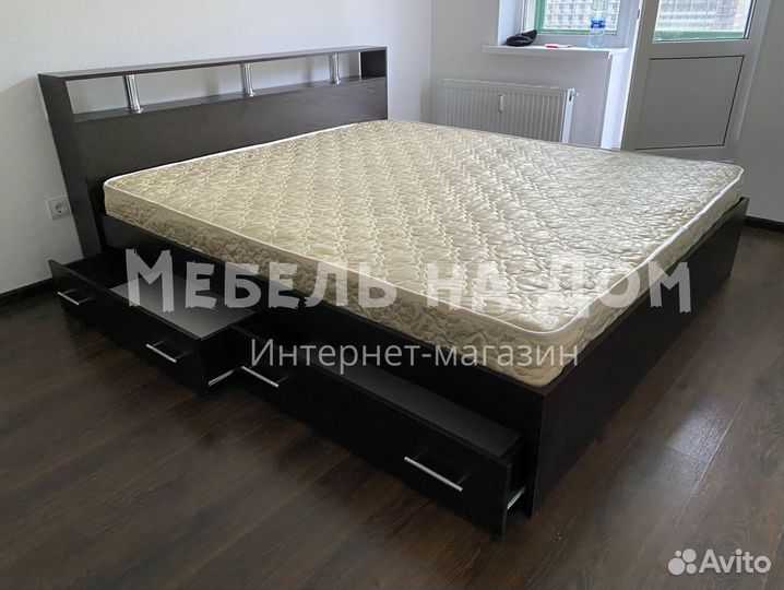 Кровать с матрасом