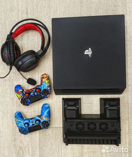 PS4 PRO 1TB / 50 игр/ 2 джостика