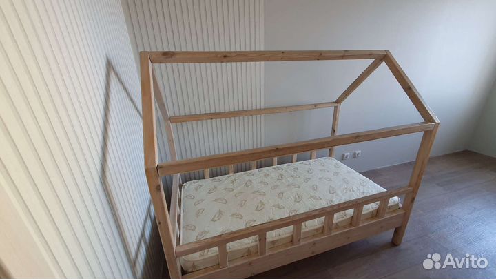 Детская кровать домик