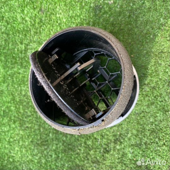 Решетка вентиляционная, дуйка левая Suzuki