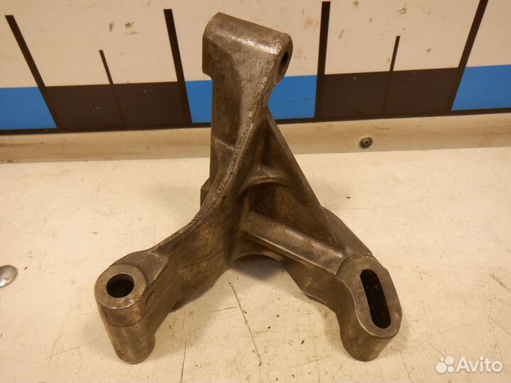 Кронштейн насоса гур VW Golf Passat 2.0i 8V 2E