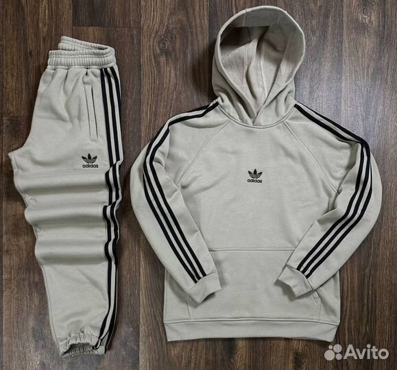 Спортивный костюм adidas