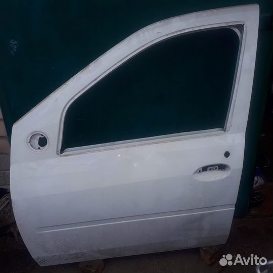 Дверь передняя левая renault logan