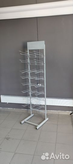 Стеллаж с крюками