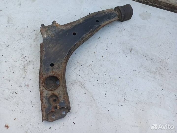 Рычаг передний правый 96218398