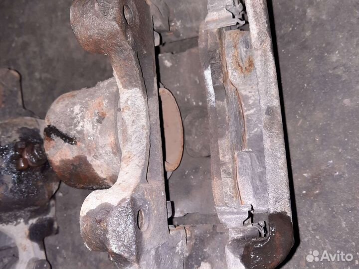 Передний тормозной суппорт nissan maxima a32