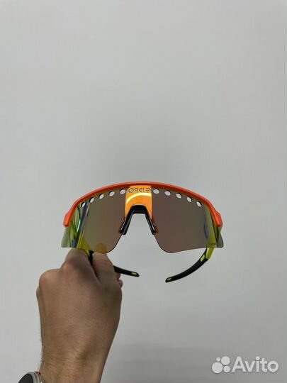 Солнцезащитные очки Oakley Sutro Lite Sweep Prizm