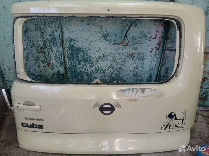 Дверь багажника Nissan cub z11
