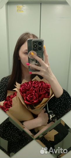 Розы из атласных лент