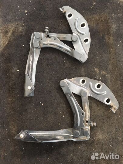 Петля капота Volkswagen Phaeton(2066)