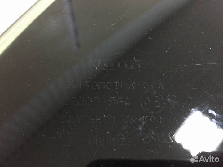 Стекло двери задней правой форточка Toyota Corolla