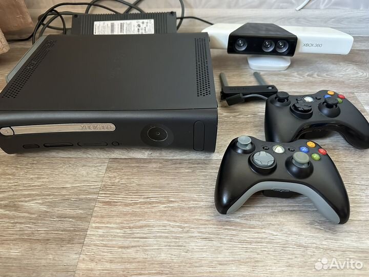Xbox 360 с кинектом, 2 джостика