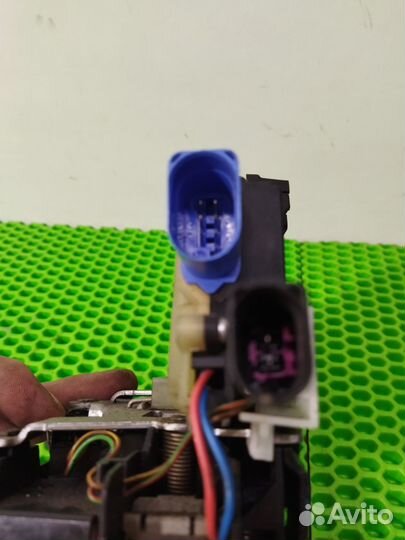 Замок двери задний правый Volkswagen Touareg 7L6