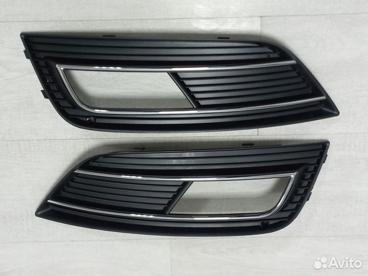 Оправа туманки Audi A4/B8 2011-2015 c хром полосой