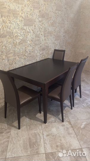 Раскладной стол и 4 стула
