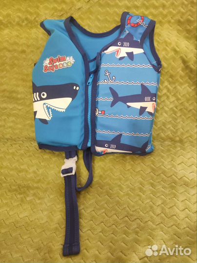 Плавательный жилет, трусы для купания. Для пляжа