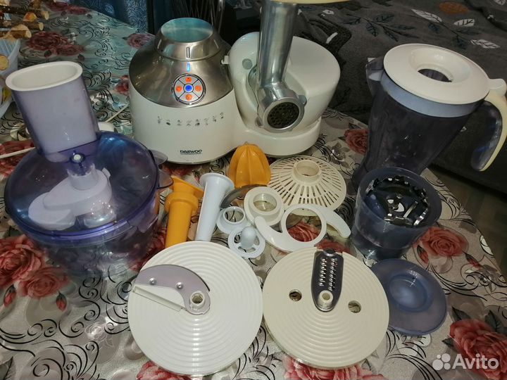 Кухонный комбаин(мясорубка,блендер,миксер и др.)