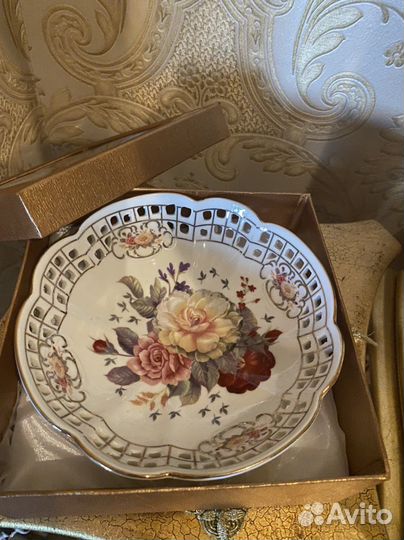 Конфетница на ножке фарфор