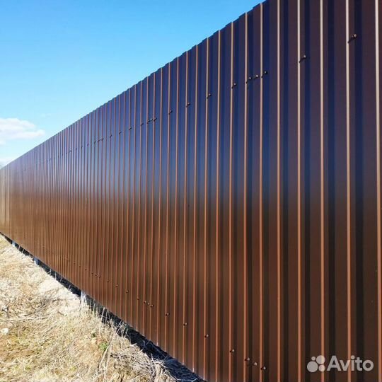 Забор из профнастила коричневый в Торопце