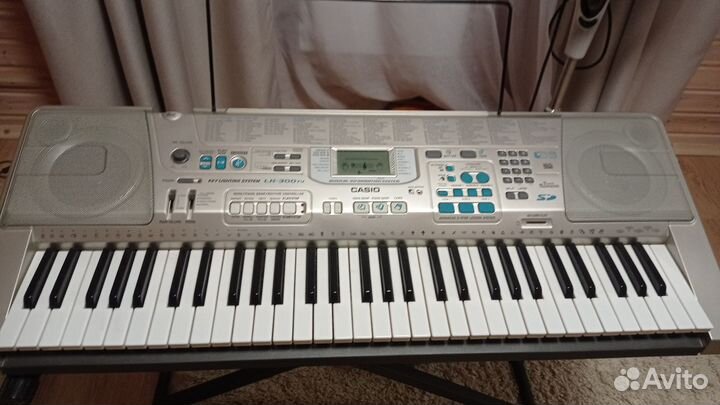 Синтезатор casio LK- 300tv