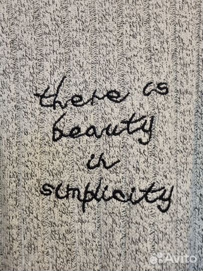 Свитер женский с вышивкой, размер L