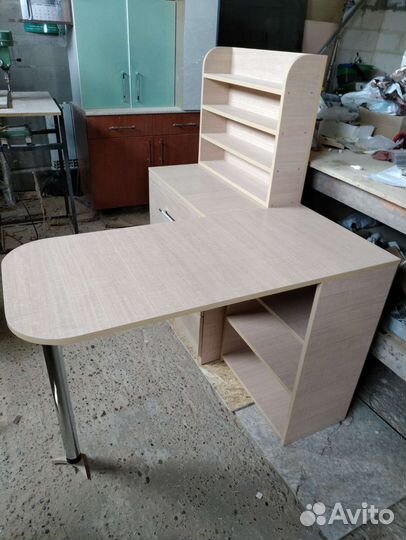 Маникюрный стол угловой комплект