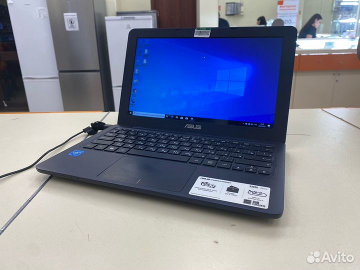Нетбук Asus E202S