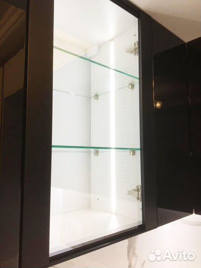 Кухня на заказ с доводчиками