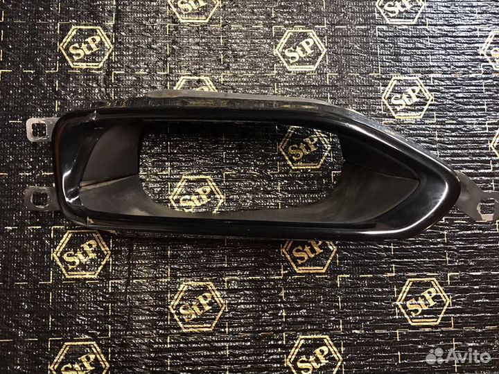 Накладка бампера/выхлопа правая BMW 750 G12