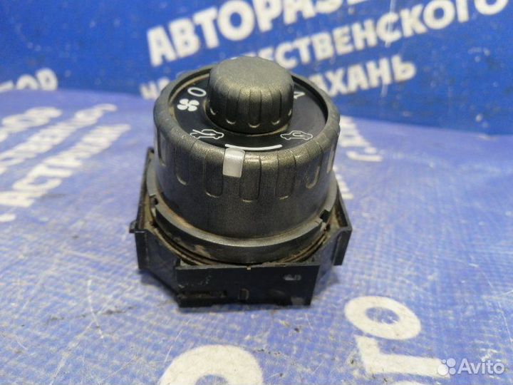 Блок управления печкой Toyota Yaris хэтчбек 2009