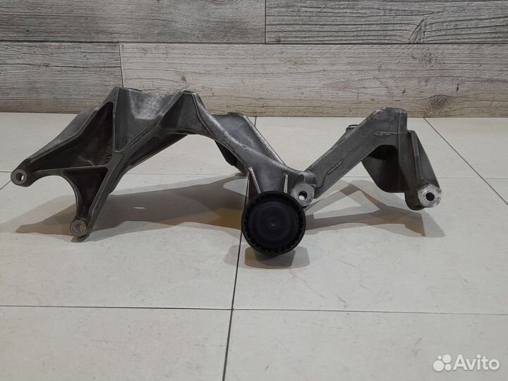 Кронштейн генератора VW Touareg NF