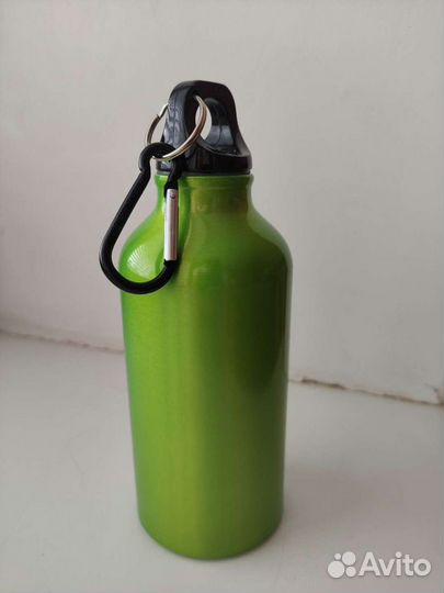 Бутылка для воды из пластика, стекла и алюминия