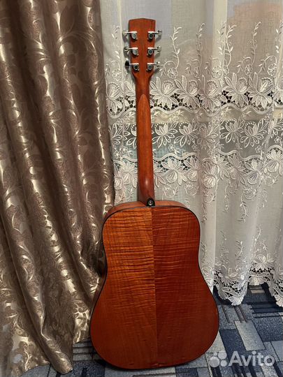 Акустическая гитара