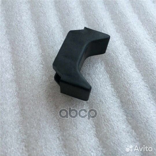 Опорная скоба стержня вилки включения передач к