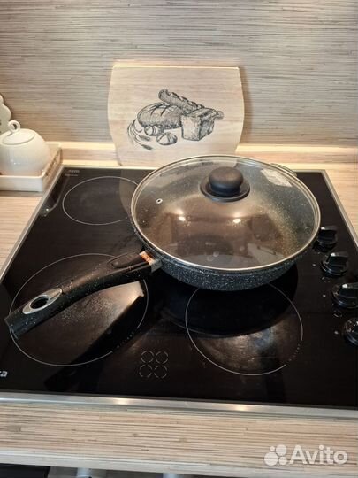 Сковорода антипригарная 28 см