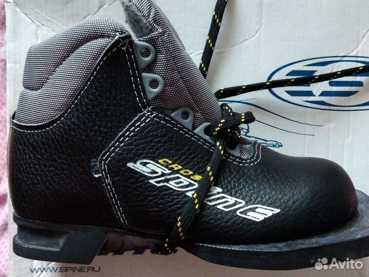 Лыжные ботинки