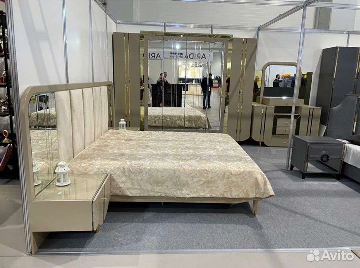 Продам спальный гарнитур